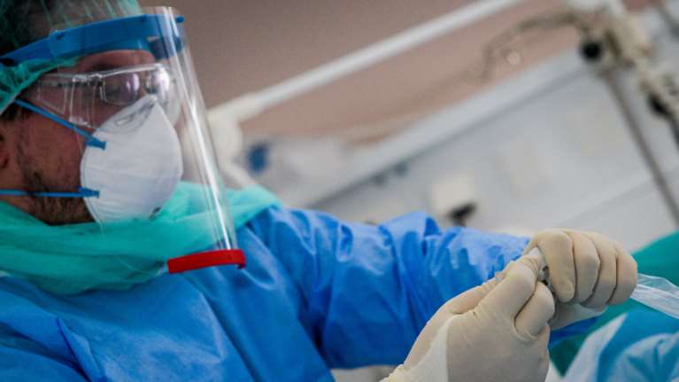 Μάχη για ένα κρεβάτι ΜΕΘ στο ΕΣΥ: &quot;Ασφυξία&quot; σε Ευαγγελισμό, Σωτηρία, Αττικόν, Ελπίς - Σχέδιο έκτακτης ανάγκης