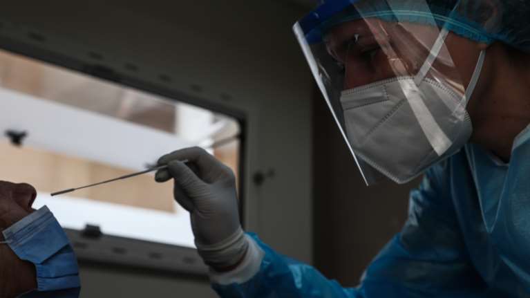 Κορονοϊός: Η απώλεια όσφρησης και γεύσης μπορεί να διαρκέσει σχεδόν μισό χρόνο