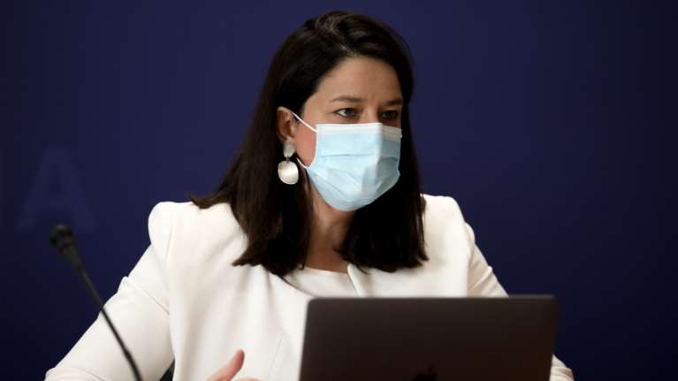 Κεραμέως: Νιώθω φρίκη όταν βλέπω παιδιά να χαιρετάνε ναζιστικά - Θα πατάξουμε τους θύλακες φασισμού μέσα στα σχολεία