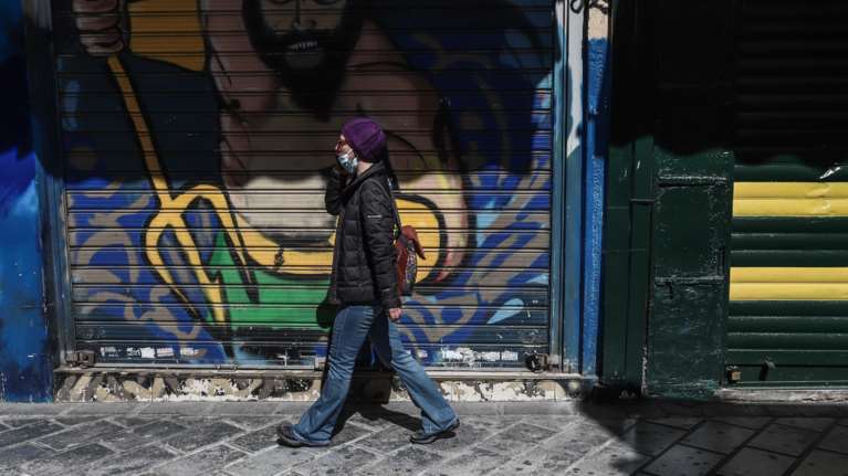 Χαλάρωση lockdown: Πρώτα το λιανεμπόριο και μετά τα σχολεία - Απελευθερώνεται ο κωδικός &quot;6&quot; - Στις 22:00 η απαγόρευση