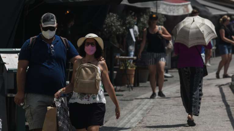 Συνεδριάζουν οι λοιμωξιολόγοι για την επέλαση της Δέλτα: Στο τραπέζι το άνοιγμα των σχολείων και η χορήγηση τρίτης δόσης