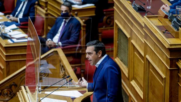 Σύγκρουση στη Βουλή για την ελληνογαλλική συμφωνία: Ο Μητσοτάκης θέτει προ των ευθυνών του τον Τσίπρα που θα καταψηφίσει [live]