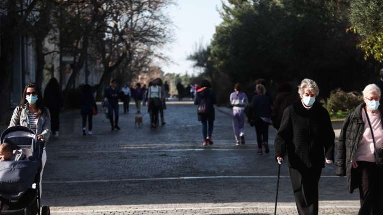 Κανονικά το πρόστιμο για τους ανεμβολίαστους άνω των 60 ετών - Σήμερα η εισήγηση για παράταση των μέτρων
