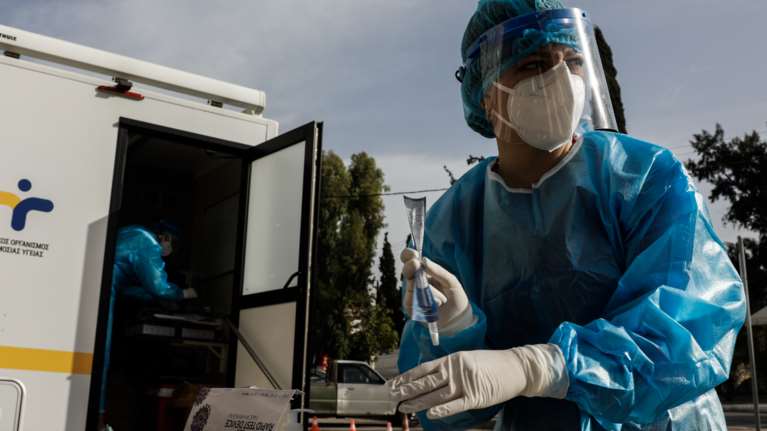 Κορονοϊός: 1.718 νέα κρούσματα και 52 θάνατοι - Στους 780 οι διασωληνωμένοι