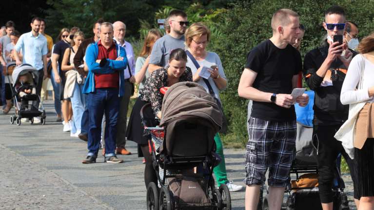 Γερμανικές εκλογές: Μεγαλύτερη από το 2017 η προσέλευση στις κάλπες - Στο 40% το ποσοστό επιστολικών ψήφων