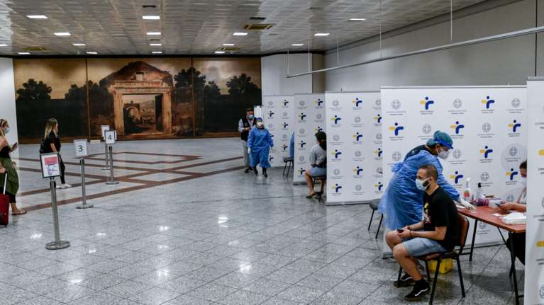 Κορονοϊός: 3.064 νέα κρούσματα και 35 θάνατοι - 333 οι διασωληνωμένοι