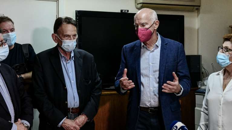 Εκλογές στο ΚΙΝΑΛ: Μάχη εντυπώσεων και επίδειξη δύναμης από Παπανδρέου - Ανδρουλάκη με τις υπογραφές