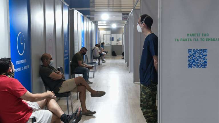 Βαρόμετρο ο Σεπτέμβριος για την υποχρεωτικότητα σε σώματα ασφαλείας και τους άνω των 60 ετών  -  Γιατί διστάζει η κυβέρνηση