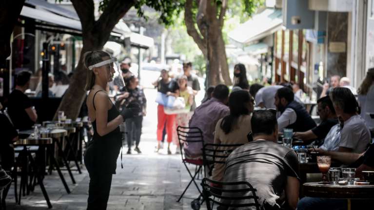Παπαθανάσης: Τι θα ισχύει για τη χρήση μάσκας όταν θα πηγαίνουμε στα εστιατόρια