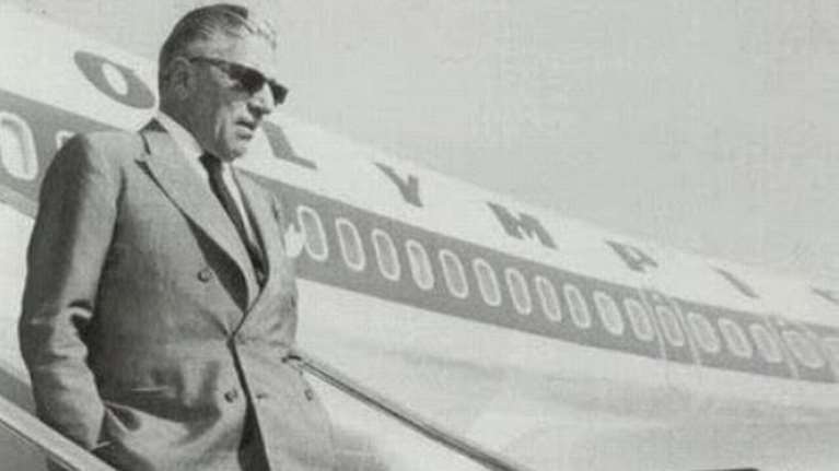 Η Ολυμπιακή Αεροπορία στα χρόνια του Ωνάση: To ειδικό μενού, τα χρυσά μαχαιροπίρουνα και η Τζάκι [βίντεο]