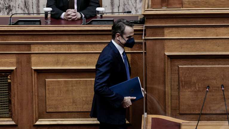 Στο στόχαστρο Μητσοτάκη οι &quot;ισαποστακισμοί&quot; Τσίπρα για το Ουκρανικό – Συζήτηση αρχηγών στη Βουλή