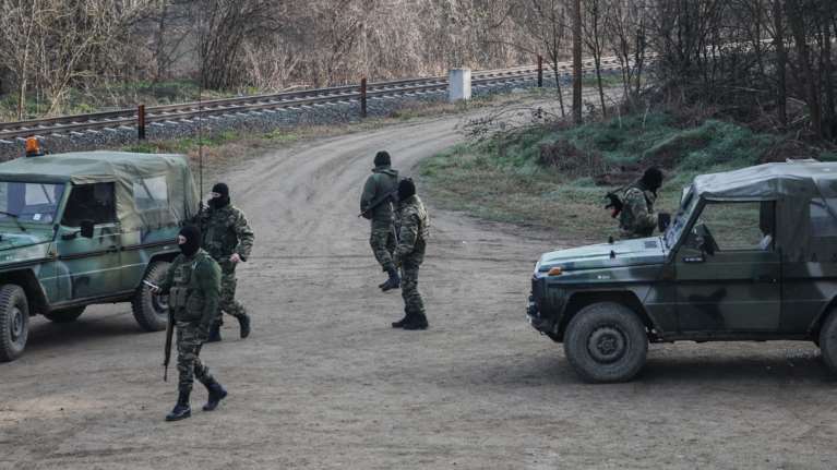 Διπλή τουρκική πρόκληση στον Εβρο: Πυροβολισμοί στον αέρα και φωτοβολίδες