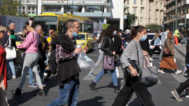 Σκληρό pressing  στους ανεμβολίαστους: Θα πληρώνουν δύο rapid τεστ την εβδομάδα για εργασία, εστίαση, τράπεζες και Δημόσιο
