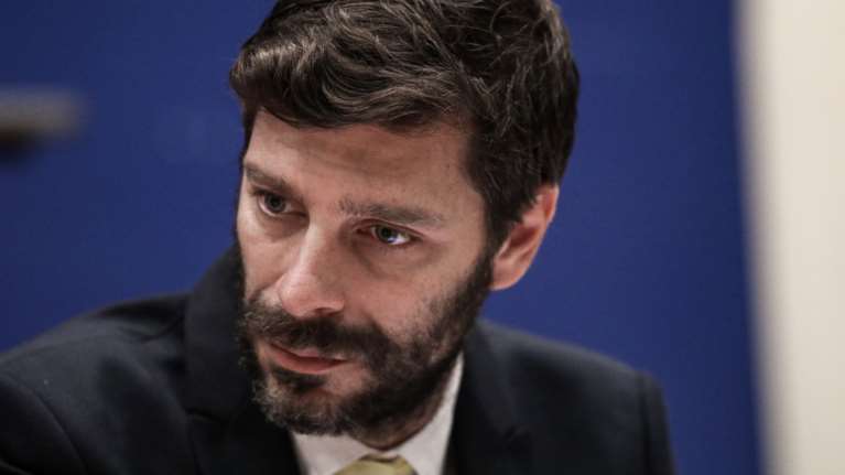 Νικόλας Γιατρομανωλάκης: Ο πρώτος ανοιχτά γκέι υπουργός της κυβέρνησης