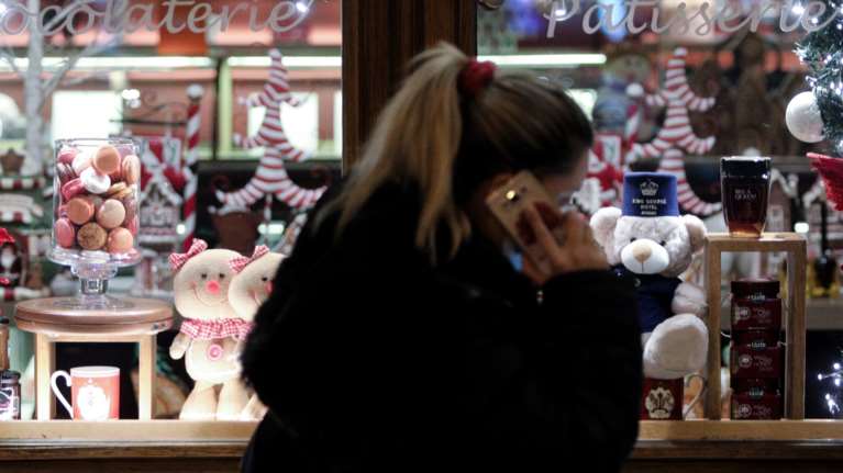 Ανοιγμα καταστημάτων: Εντός της εβδομάδας οι αποφάσεις - &quot;Οχι σε οικονομία - φυσαρμόνικα&quot;, λέει ο Παπαθανάσης