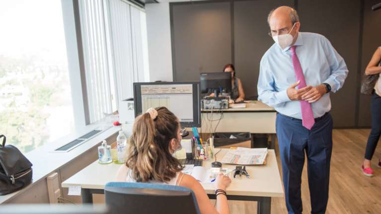 Χατζηδάκης: Εχω στείλει στο πειθαρχικό υπαλλήλους του ΕΦΚΑ που ταλαιπωρούν τον κόσμο