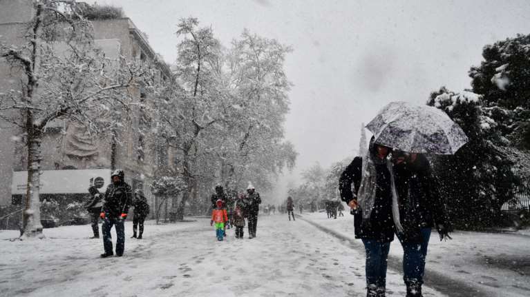 Κακοκαιρία &quot;Ελπίς&quot;: Γενική αργία σήμερα σε Δημόσιο και ιδιωτικό τομέα - Ποια καταστήματα θα λειτουργούν