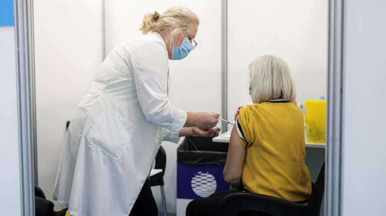 Πιερρακάκης: Τις τελευταίες δυο εβδομάδες κλείστηκαν 192.000 ραντεβού για εμβολιασμό 1ης δόσης και 105.000 3ης δόσης