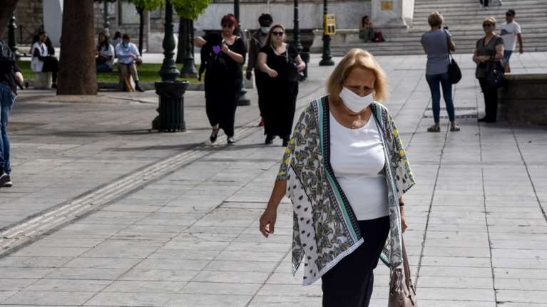Κορονοϊός: Εκρηξη 37% στον μέσο όρο των ημερήσιων κρουσμάτων μέσα σε μια εβδομάδα