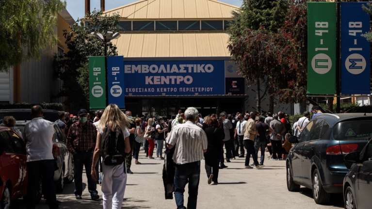 Εμβόλια: Ανοίγει σήμερα η πλατφόρμα για την τρίτη δόση για τους άνω των 18 ετών