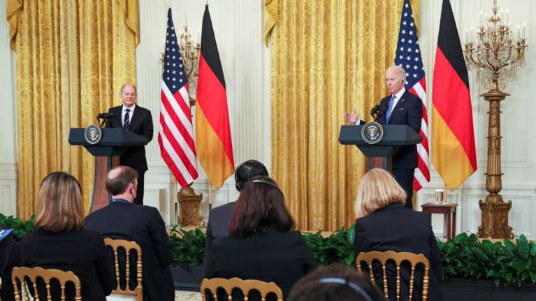 Κοινό μέτωπο Μπάιντεν - Σολτς για την Ουκρανία: Σε περίπτωση εισβολής, δεν θα υπάρχει Nord Stream 2