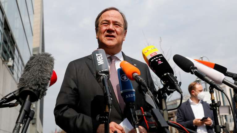 Ο κύβος ερρίφθη στη Γερμανία: Ο Αρμιν Λάσετ θα είναι υποψήφιος καγκελάριος της Δεξιάς - Εκανε πίσω ο Ζέντερ