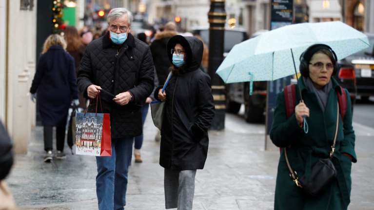 Βρετανική μελέτη: Οι δύο δόσεις εμβολίου δεν παράγουν αρκετά αντισώματα κατά της μετάλλαξης Ομικρον