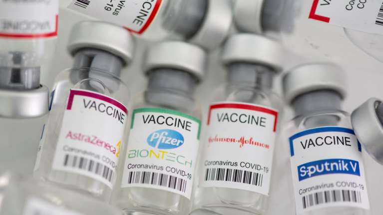Κορονοϊός: Ποιος συνδυασμός εμβολίων έχει την υψηλότερη αποτελεσματικότητα