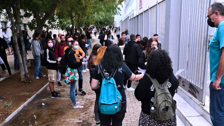 ΕΠΑΛ Σταυρούπολης: Κανονικά τα μαθήματα μετά την πρωινή ένταση - Αποχώρησαν οι διαδηλωτές - Φρούριο το σχολείο