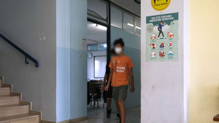 Μακρή: Πιθανή αφαίρεση γονικής μέριμνας για τους αρνητές που δεν στέλνουν τα παιδιά τους σχολείο