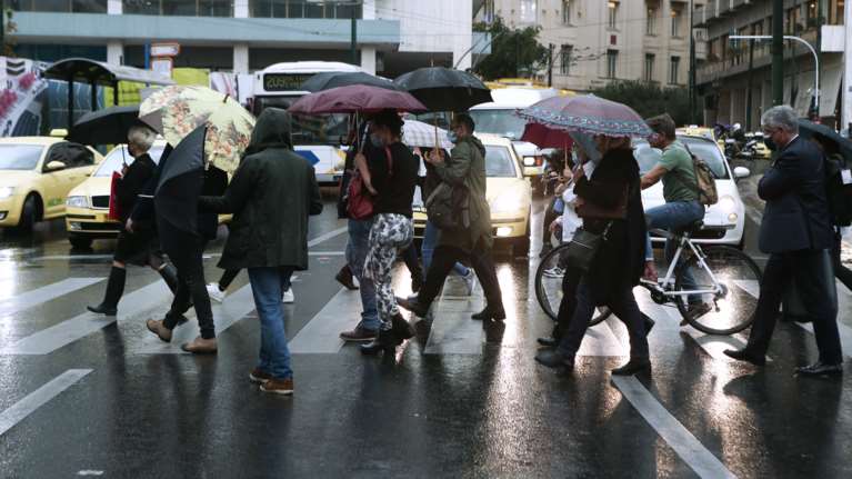 Καιρός: Πτώση της θερμοκρασίας, καταιγίδες και ισχυροί βοριάδες σήμερα