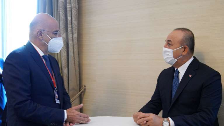 Τηλεφώνημα Τσαβούσογλου σε Δένδια για να ενημερωθεί για την υγεία του