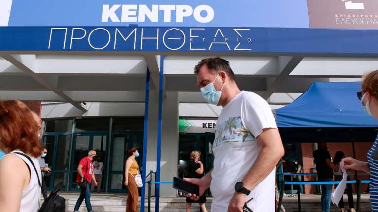 Εμβολιασμοί: Χαμηλές πτήσεις στα ραντεβού - Μόνο 8.000 την ημέρα για α&#39; δόση - Σε αναστολή οι ανεμβολίαστοι στα γηροκομεία