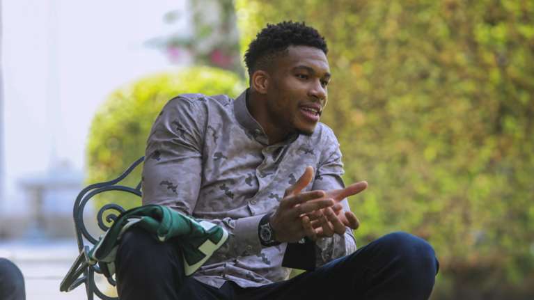 Γιάννης Αντετοκούνμπο: Η σύζυγός του ανέβασε την πιο γλυκιά φωτογραφία με τα δύο παιδιά τους