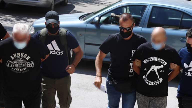 Ηλιούπολη: Η 19χρονη περιγράφει πώς την χτυπούσε, την βίαζε και την εξέδιδε ο αστυνομικός - Εντόπισαν κύκλωμα σωματεμπορίας