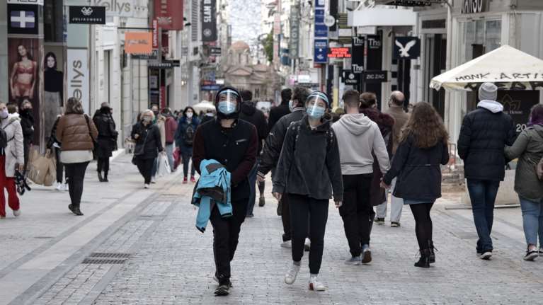 Στο &#39;&#39;κόκκινο&#39;&#39; η Αττική με 996 κρούσματα και 608 η Θεσσαλονίκη - Άλλες δύο περιοχές με τριψήφιο αριθμό κρουσμάτων