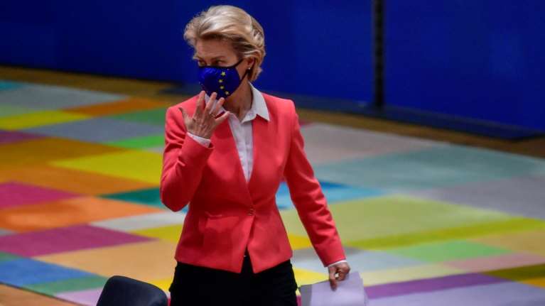 Φον ντερ Λάιεν: Περισσότεροι από τους μισούς ενήλικες στην ΕΕ είναι τώρα πλήρως εμβολιασμένοι