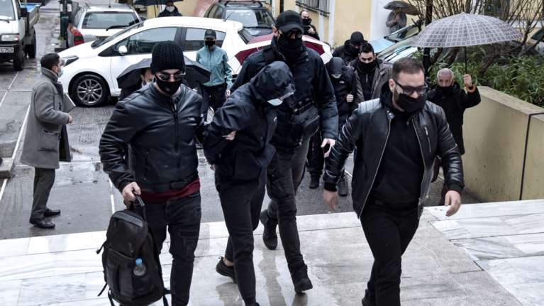 Ξυλοδαρμός σταθμάρχη στο Μετρό: Ο ρόλος του προκλητικού αστυνομικού που τους &quot;έκανε πλάτες&quot; - Πώς τον εντόπισε η ΕΛ.ΑΣ.