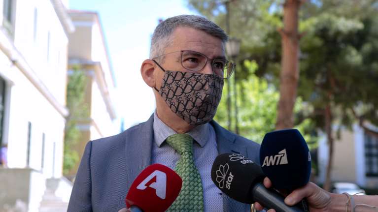 Νέα Σμύρνη: Ο δικηγόρος του 22χρονου σάτυρου αρνείται τώρα ότι είχε το μόριό του έξω από το παντελόνι