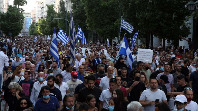 Λαβράκια στις ιστοσελίδες αρνητών και ψεκασμένων: Απειλές εκτελέσεων, προτροπές ανυπακοής σε αστυνομικούς και δικαστές