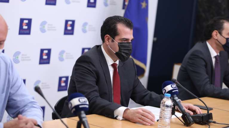 Υποχρεωτικός εμβολιασμός: Ολες οι διευκρινίσεις Πλεύρη για τα πρόστιμα και τις εξαιρέσεις - Δεν αρκεί το ραντεβού ως 16/1