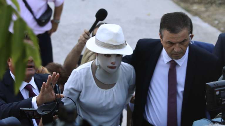 Επίθεση με βιτριόλι: &quot;Ούτε ίχνος αλήθειας στα υπονοούμενα του 40χρονου για άλλο πρόσωπο&quot;, λέει ο δικηγόρος της Ιωάννας