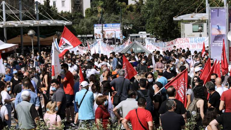 Εργασιακό νομοσχέδιο: Χαμηλή η συμμετοχή στην απεργία, λέει η κυβέρνηση - Επιστρέφει στους δρόμους ο Τσίπρας