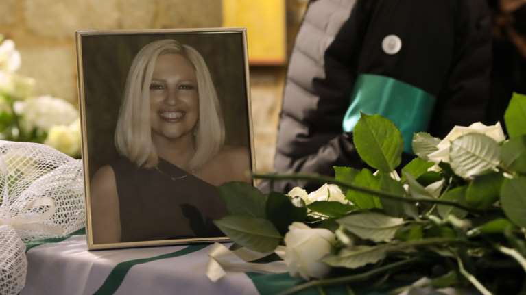 Το τελευταίο αντίο στη Φώφη Γεννηματά: Ολοκληρώθηκε το λαϊκό προσκύνημα - Ξεκινά η ακολουθία - Live