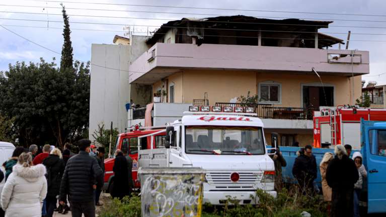 Τραγωδία στο Καματερό: Εντοπίστηκαν νεκρά δύο παιδιά 12 και 13 ετών μετά από φωτιά - Με εγκαύματα ο δίχρονος αδελφός τους