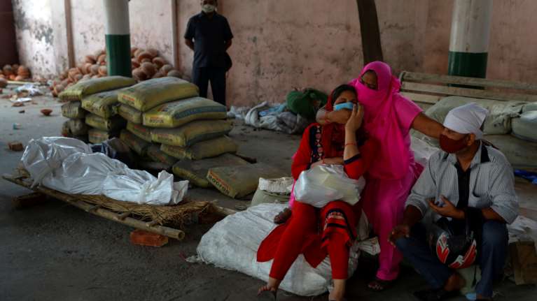 Δραματική η κατάσταση στην Ινδία: Πάνω από 320.000 κρούσματα κορονοϊού και 2.771 θάνατοι σε ένα 24ωρο