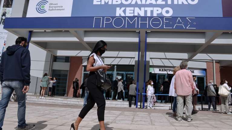 Εμβόλια: Πώς κλείνουμε το ραντεβού για την τρίτη δόση - Δεν θα σταλεί μήνυμα