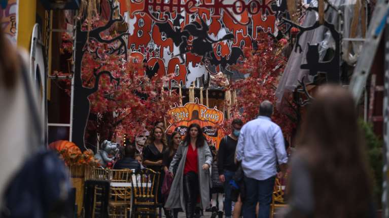 Κορονοϊός: Στο &#39;&#39;κόκκινο&#39;&#39; η Αττική με 1.632 κρούσματα και η Θεσσαλονίκη με 1.049 - Ολες οι περιοχές με τριψήφιο αριθμό