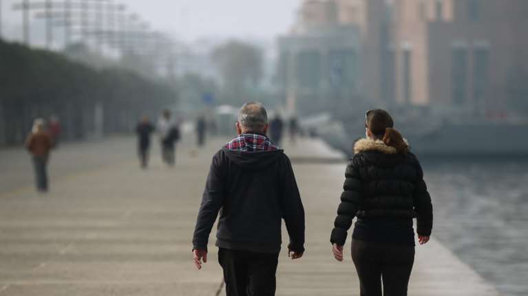 Συνεχίζεται και σήμερα η κακοκαιρία με βροχές, σκόνη και πτώση της θερμοκρασίας - Πότε βελτιώνεται ο καιρός