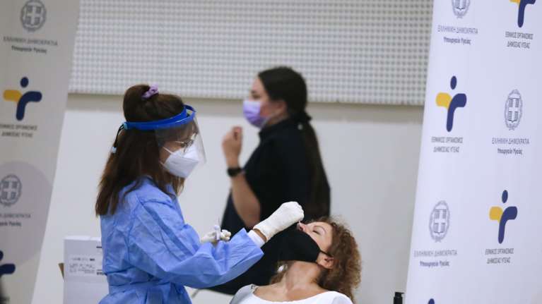 ΕΟΔΥ: Σε 182 σημεία θα πραγματοποιούνται σήμερα δωρεάν rapid test